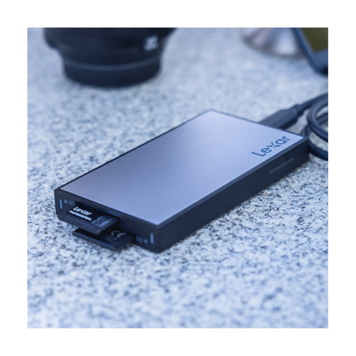 Lexar Lettore SD/Micro USB 3.2 Gen 2 in uso