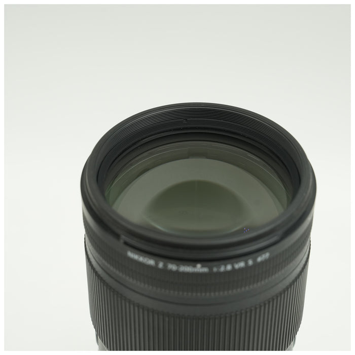 Nikon Z 70-200mm f/2.8 VR S in condizioni usato Grado A, perfettamente funzionante e coperto da garanzia FotoEma di 6 mesi. Telezoom professionale per Nikon Z.