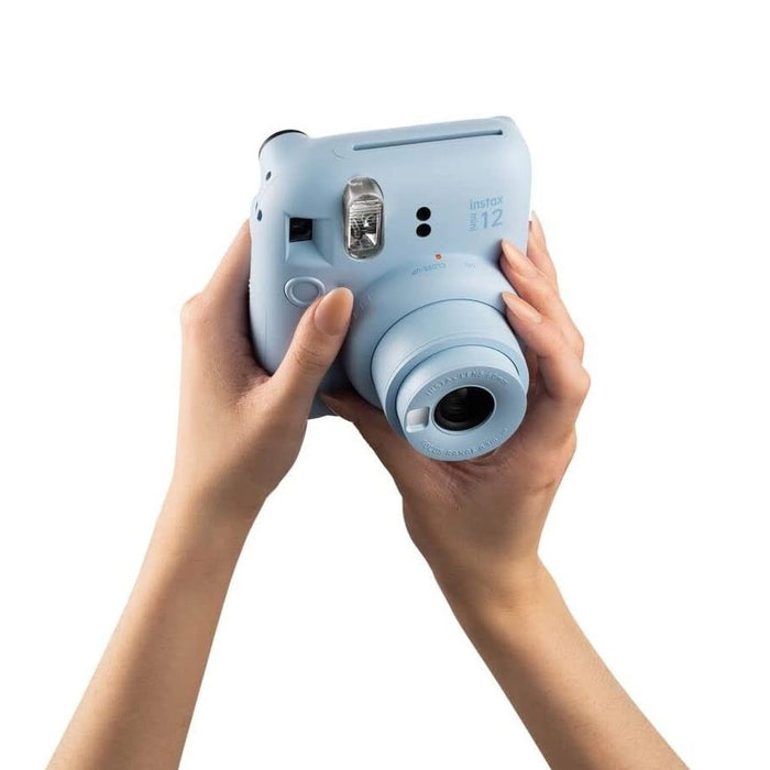 Fujifilm Instax Mini 12 (Pastel Blue) selfie