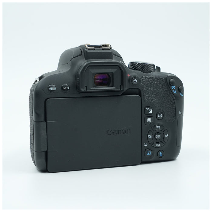 Canon EOS 800D M. 063021002812 - (Usato)